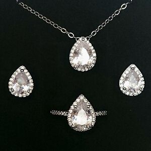 White Gold And Teardrop Shaped Jewelry Set